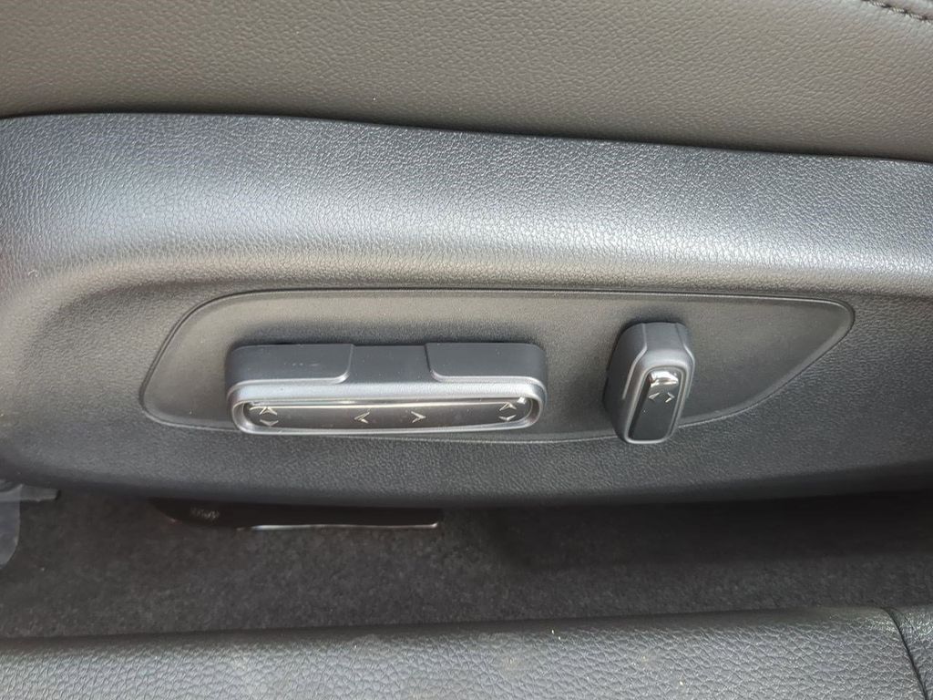 2025 Acura Integra Base photo 19