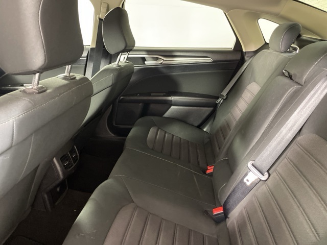 2020 Ford Fusion SE photo 32