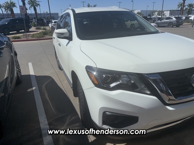2018 Nissan Pathfinder S photo 2