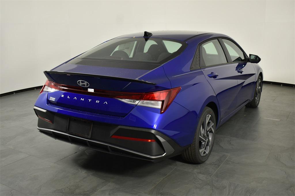2025 Hyundai Elantra SEL Sport photo 4
