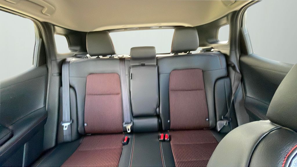 2025 Nissan Kicks SR photo 15