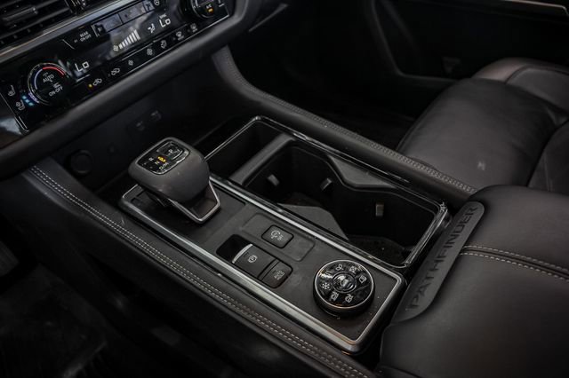 2023 Nissan Pathfinder Platinum photo 16