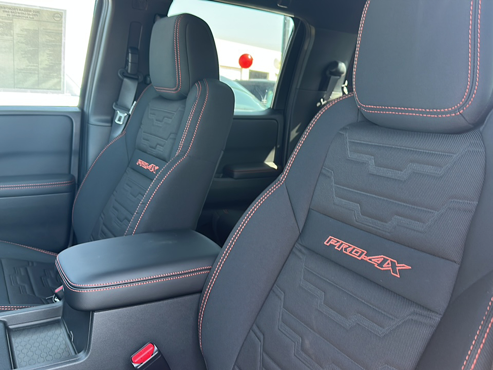 2025 Nissan Frontier Crew Cab PRO-4X photo 2