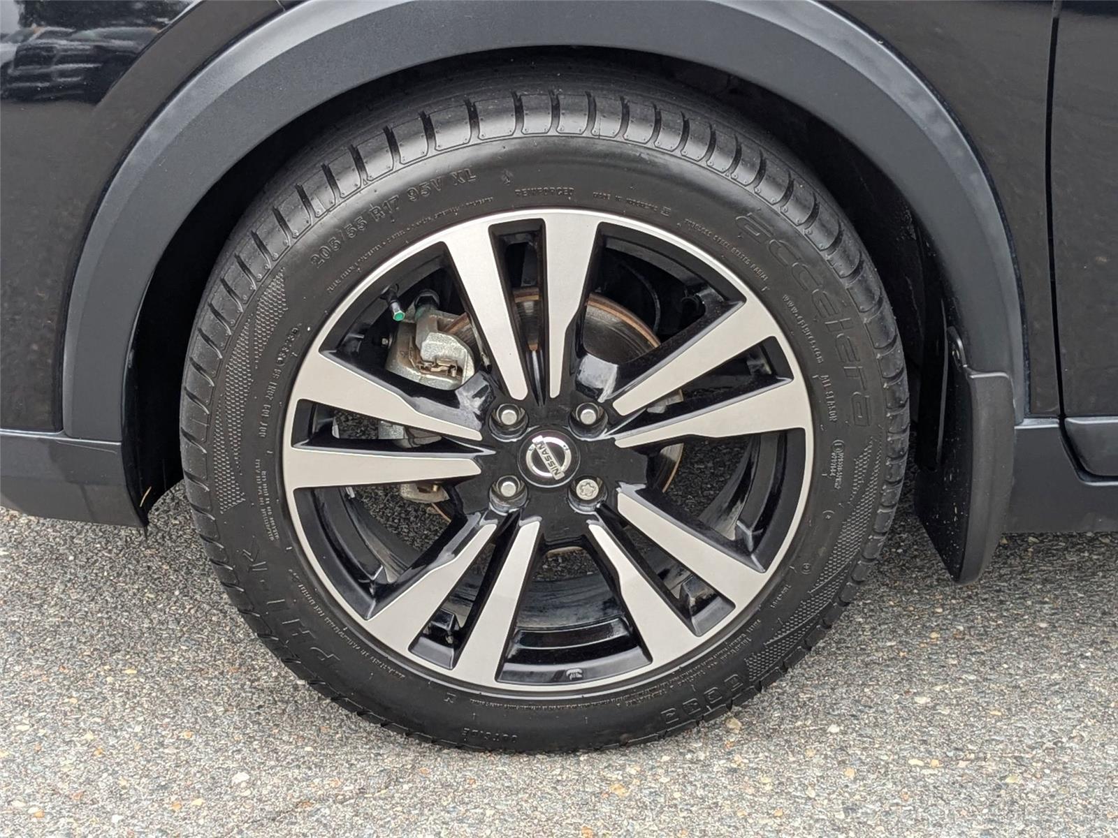2019 Nissan Kicks SR photo 9