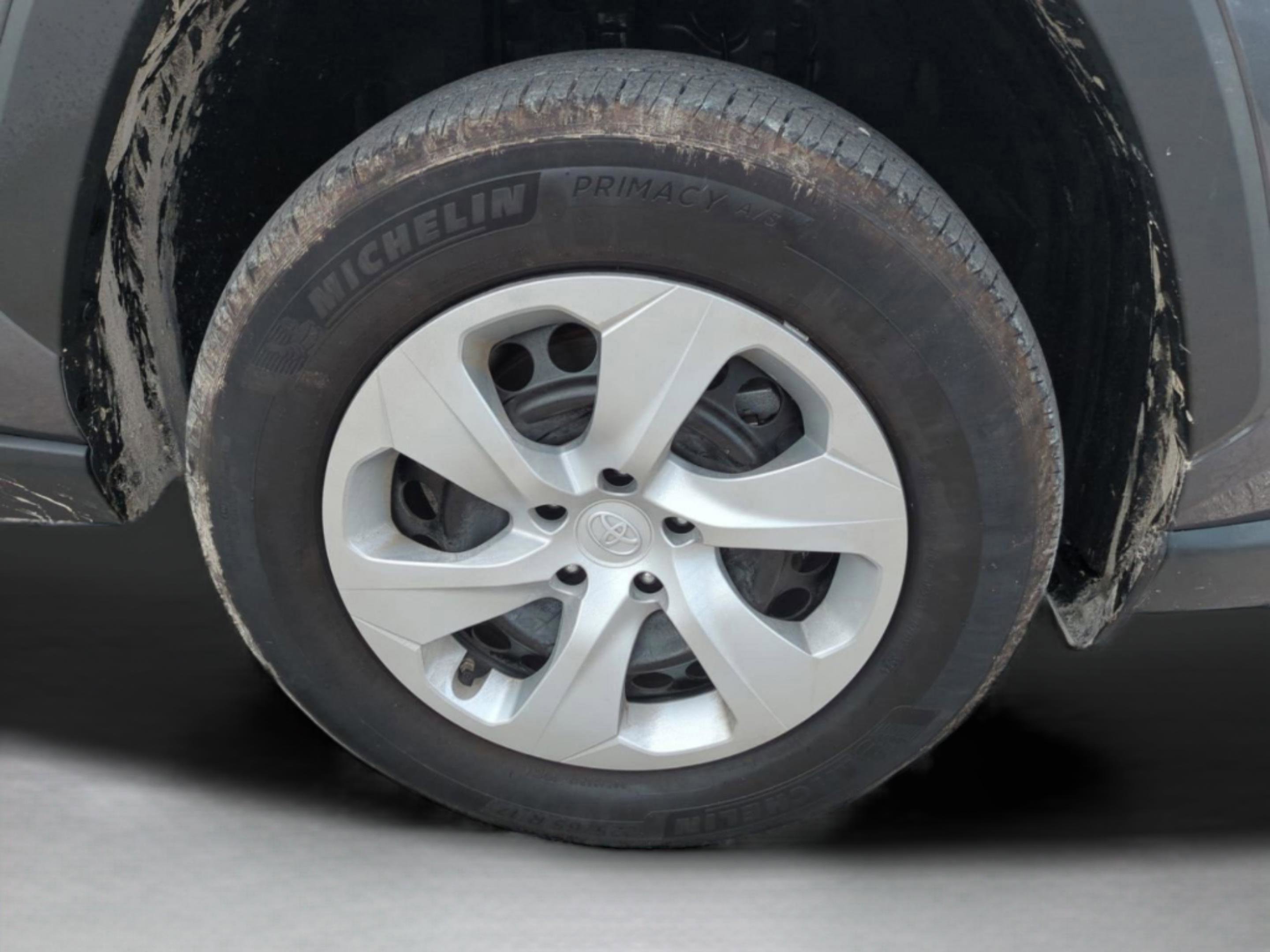 2024 Toyota RAV4 LE photo 30