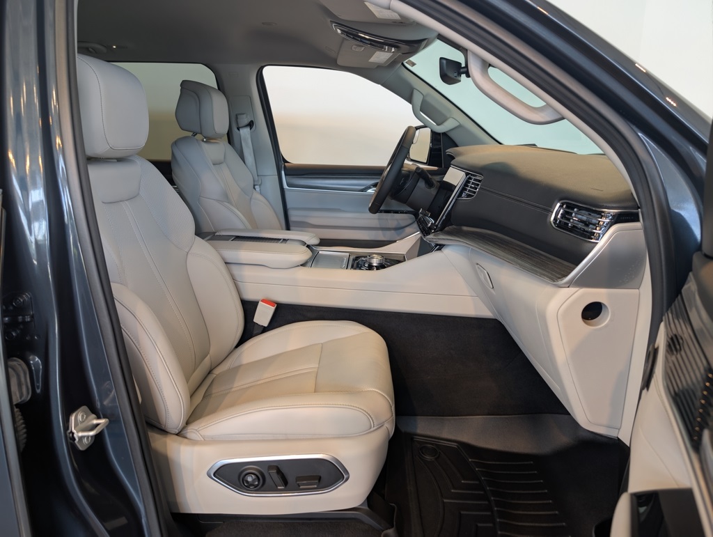 2023 Jeep Wagoneer Series III Limited photo 25