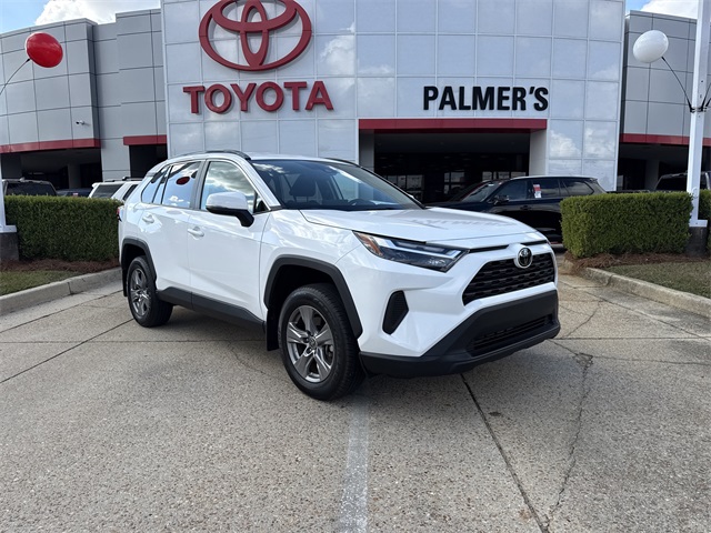 2024 Toyota RAV4 XLE's photo