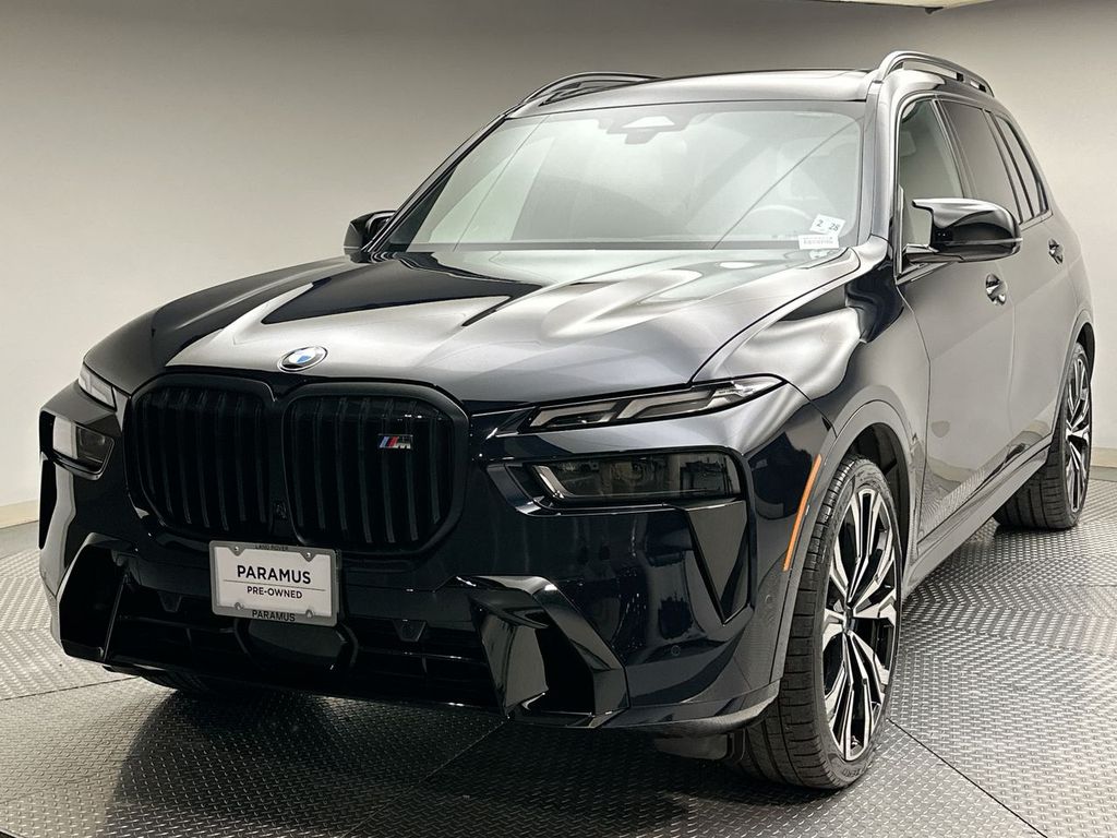 2023 BMW X7 M60i's photo
