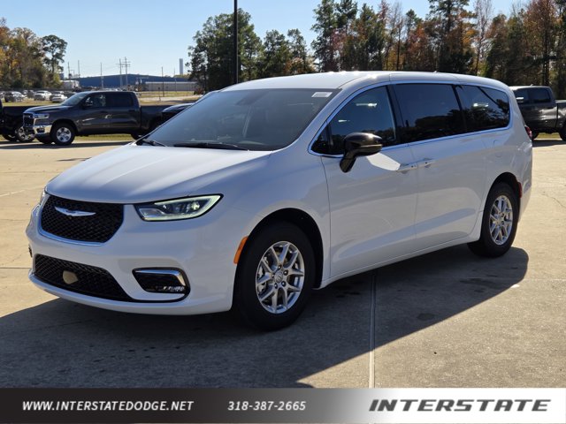 2026 Chrysler Pacifica Select's photo