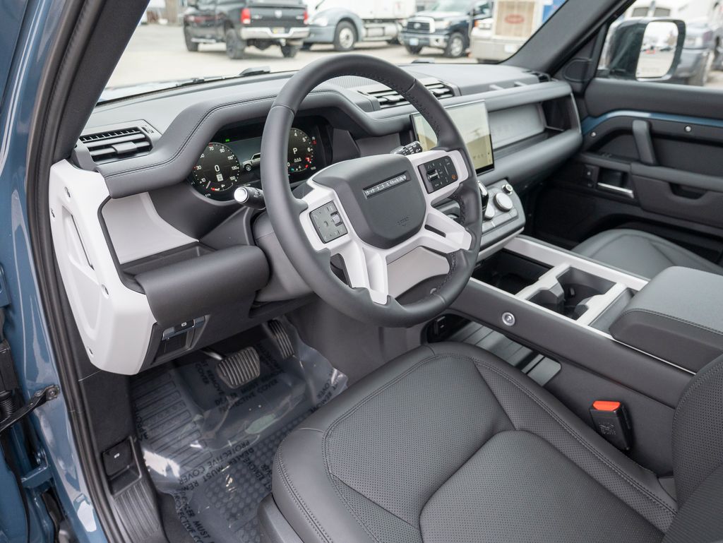 2025 Land Rover Defender 110 X-Dynamic SE photo 11