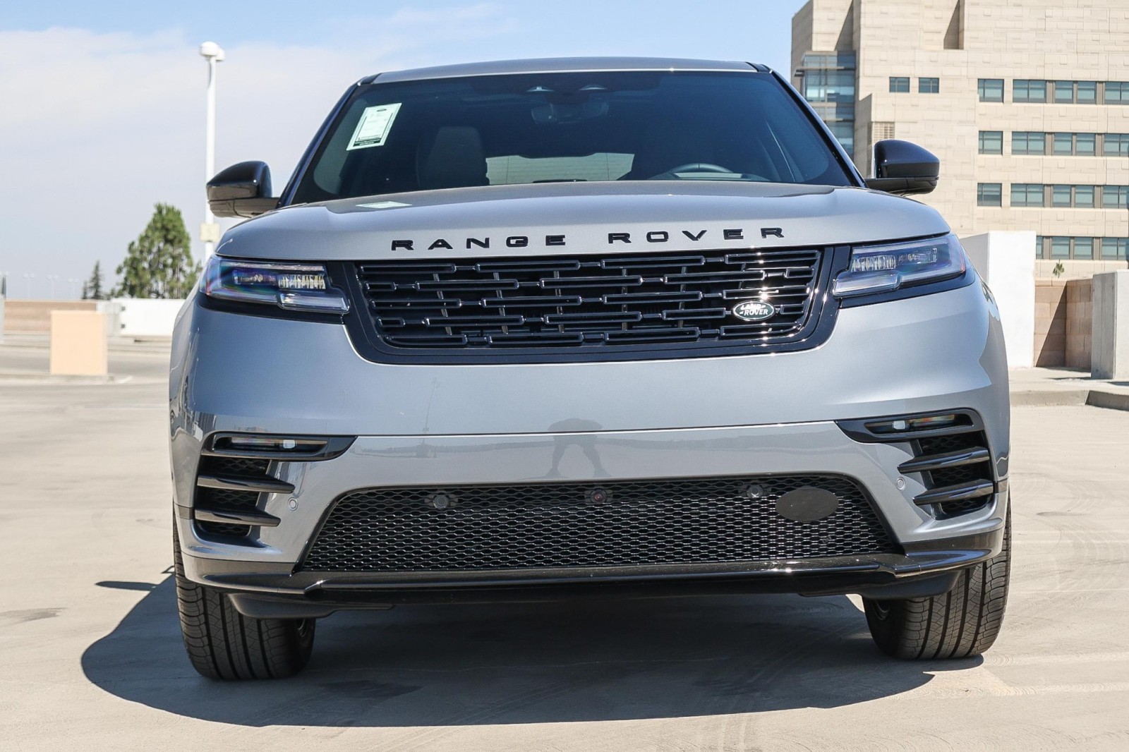 2026 Land Rover Range Rover Velar SE photo 2