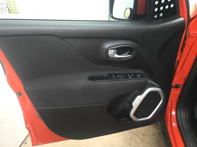 2019 Jeep Renegade Latitude North Edition photo 16