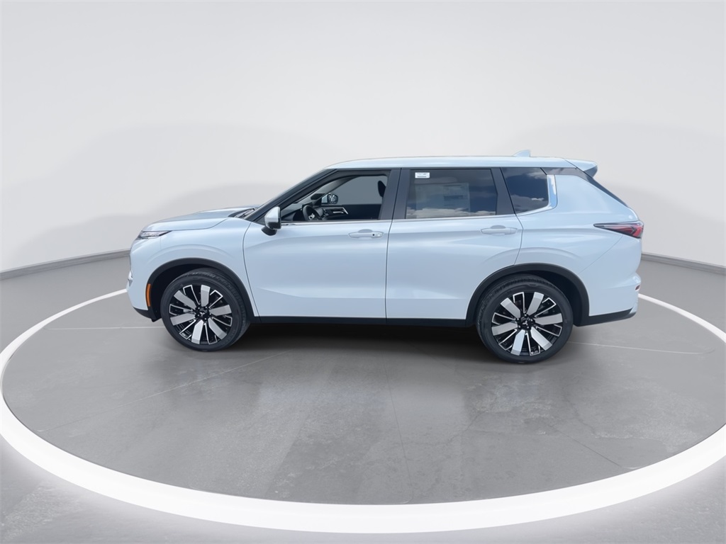 2025 Mitsubishi Outlander SE photo 3