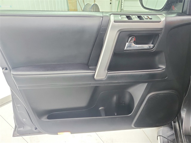 2020 Toyota 4Runner SR5 photo 28