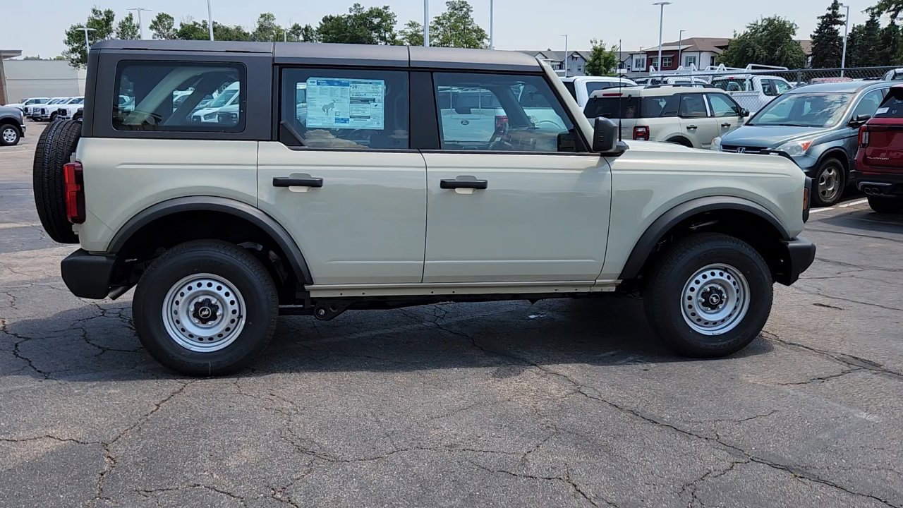 2025 Ford Bronco Base photo 10