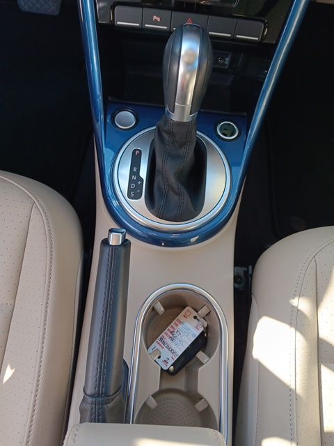 2019 Volkswagen Beetle SE photo 16