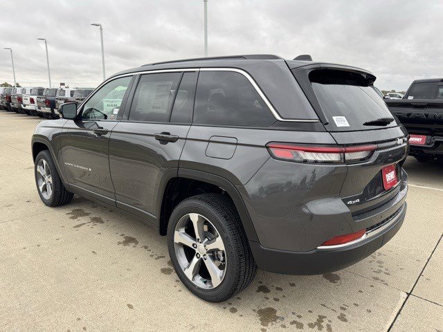 2025 Jeep Grand Cherokee Limited photo 2