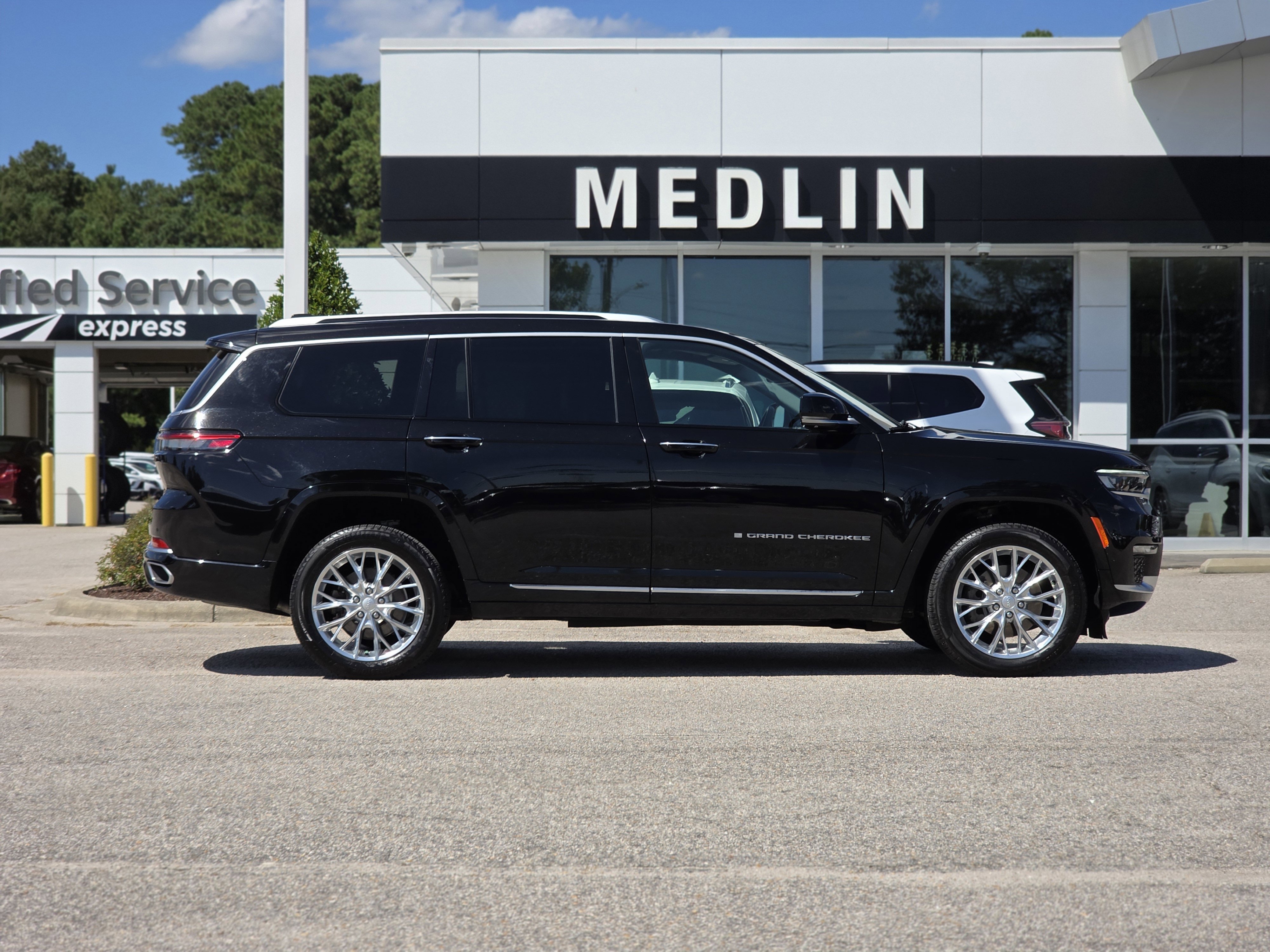 2021 Jeep Grand Cherokee L Summit photo 3