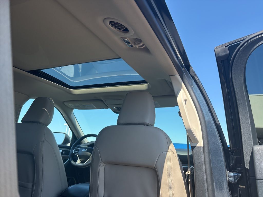 2023 Ford Explorer XLT photo 16