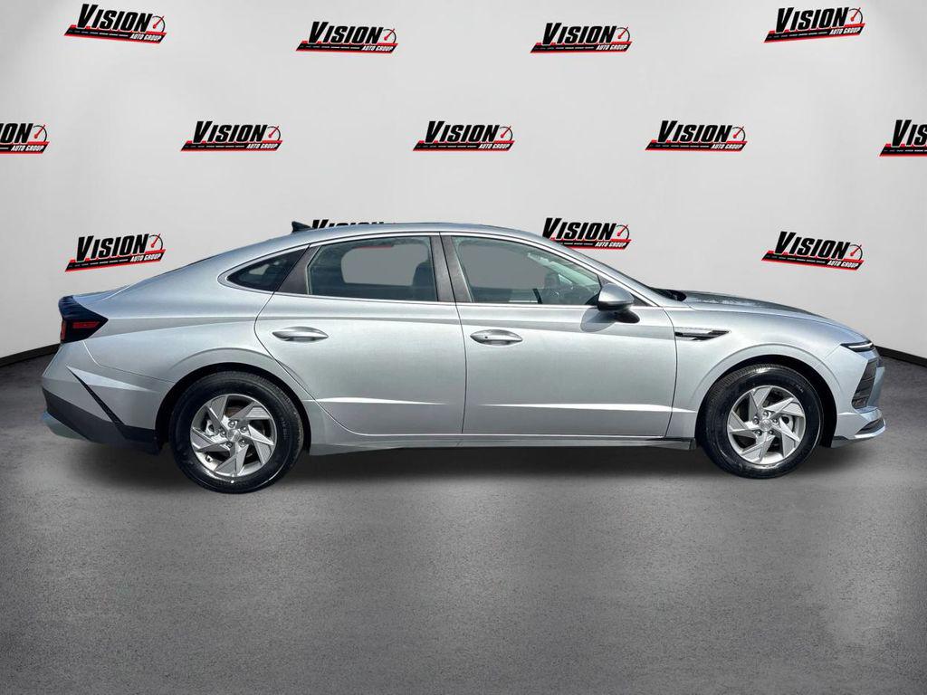 2025 Hyundai Sonata SE photo 4