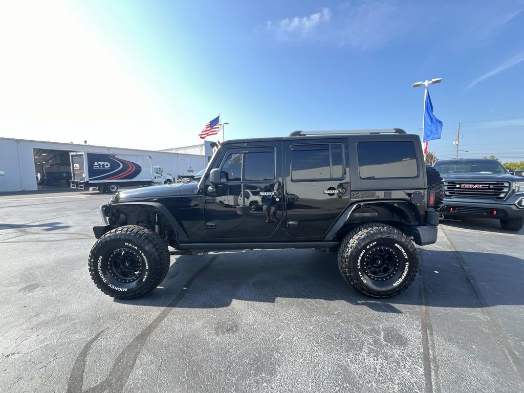 2012 Jeep Wrangler Unlimited Sahara photo 4