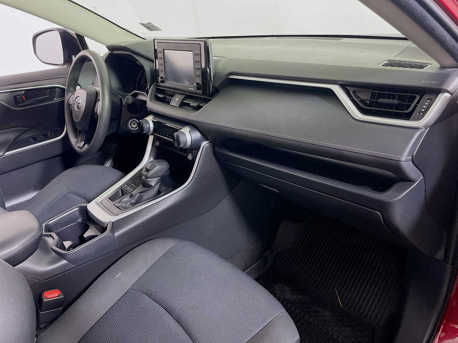 2021 Toyota RAV4 LE photo 23