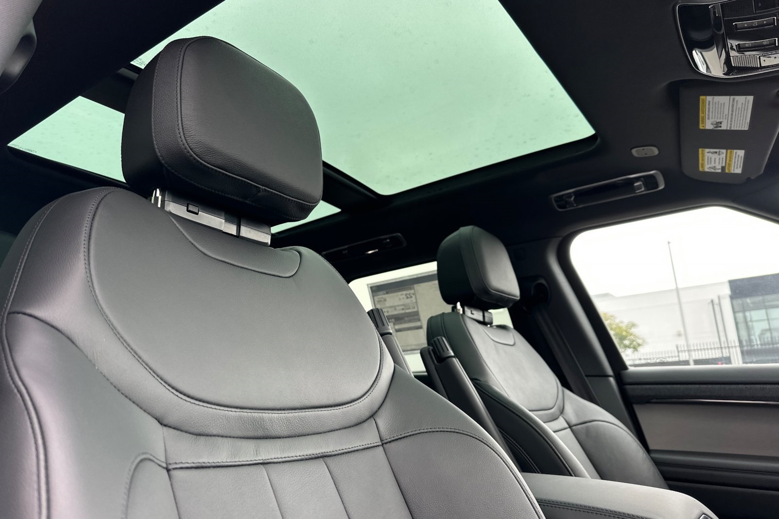 2025 Land Rover Range Rover Sport P360 S photo 4