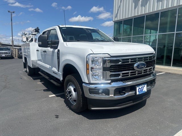 2025 Ford F-350 Super Duty Chassis Cab XL's photo