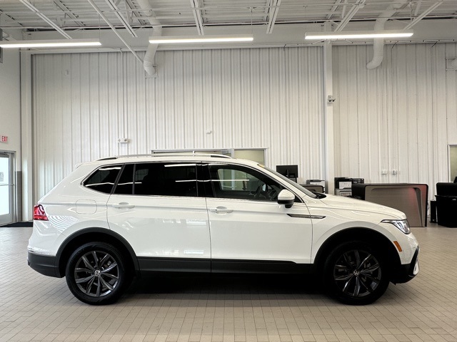 2022 Volkswagen Tiguan SE photo 2