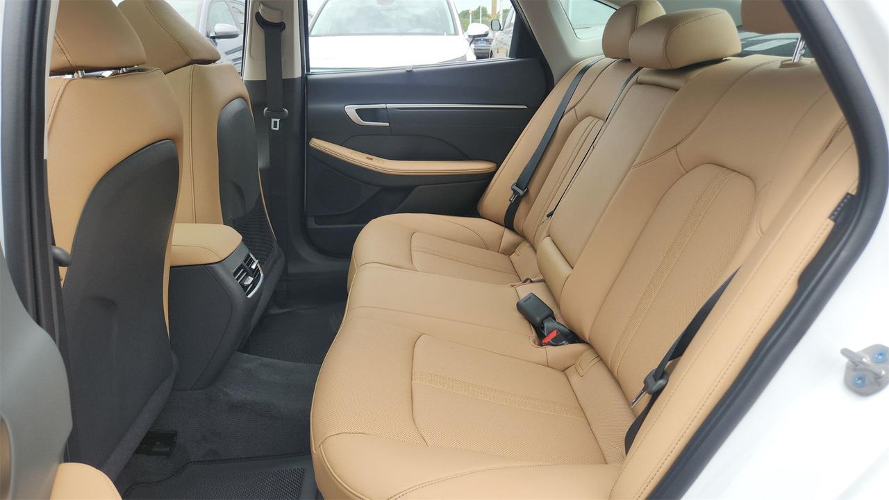 2025 Hyundai Sonata Hybrid Limited photo 17