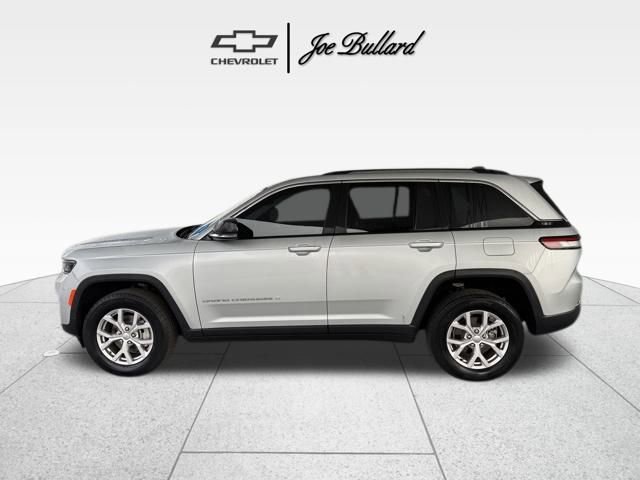 2022 Jeep Grand Cherokee Limited photo 2