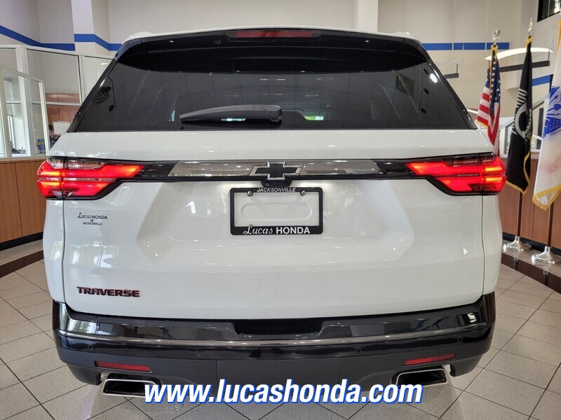 2023 Chevrolet Traverse Premier photo 2