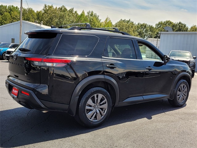 2022 Nissan Pathfinder SV photo 3