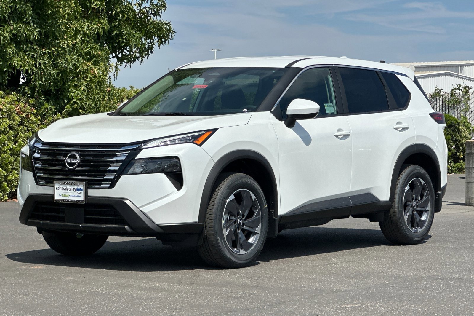 2026 Nissan Rogue SV photo 2