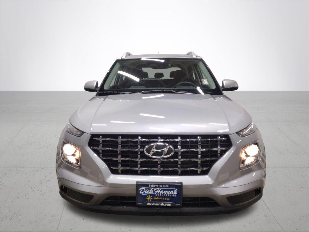 2025 Hyundai Venue SEL photo 3
