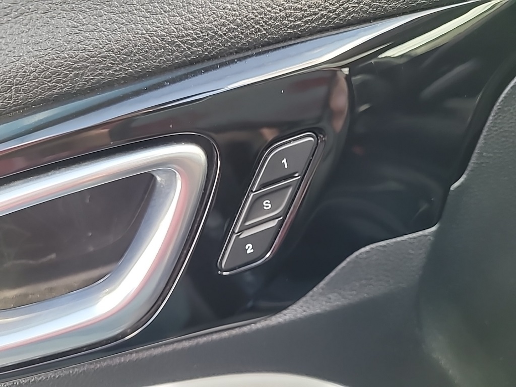 Used 2022 Granite Crystal Metallic Clearcoat Jeep Limited image 23