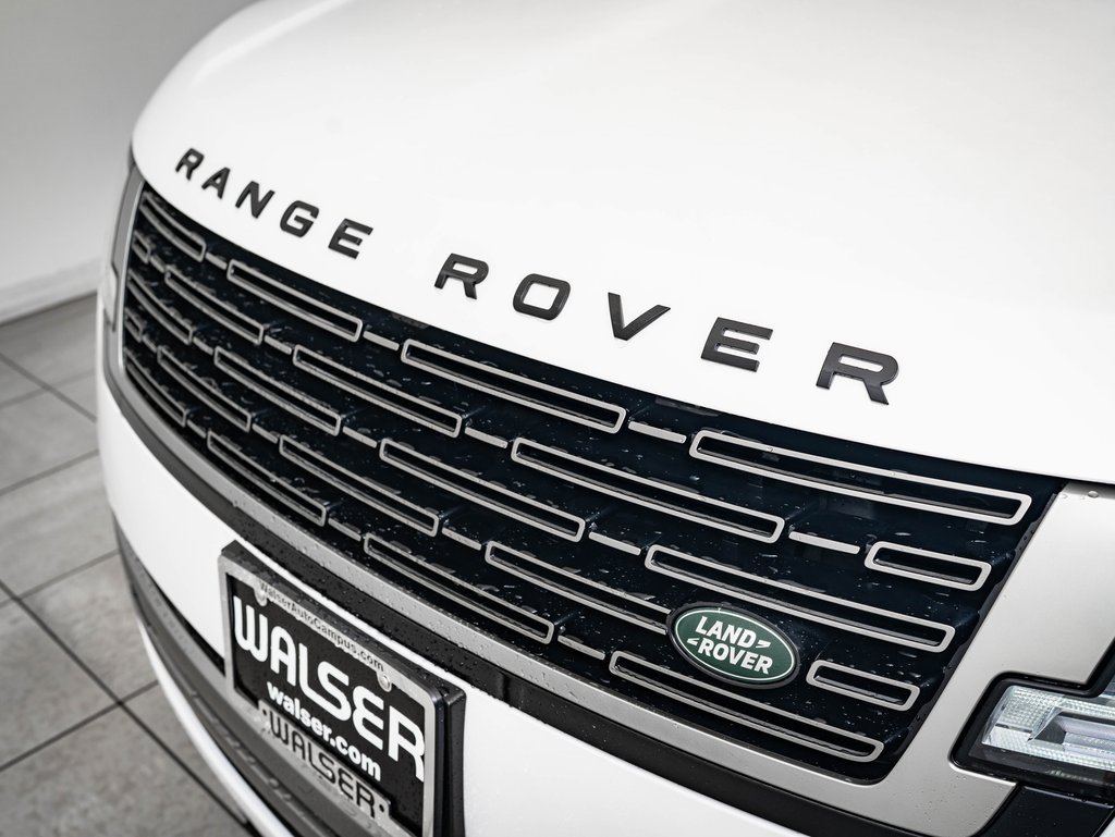 2022 Land Rover Range Rover SE photo 3