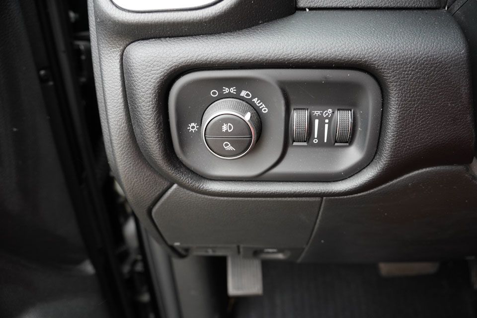 2024 Ram 3500 Laramie photo 27