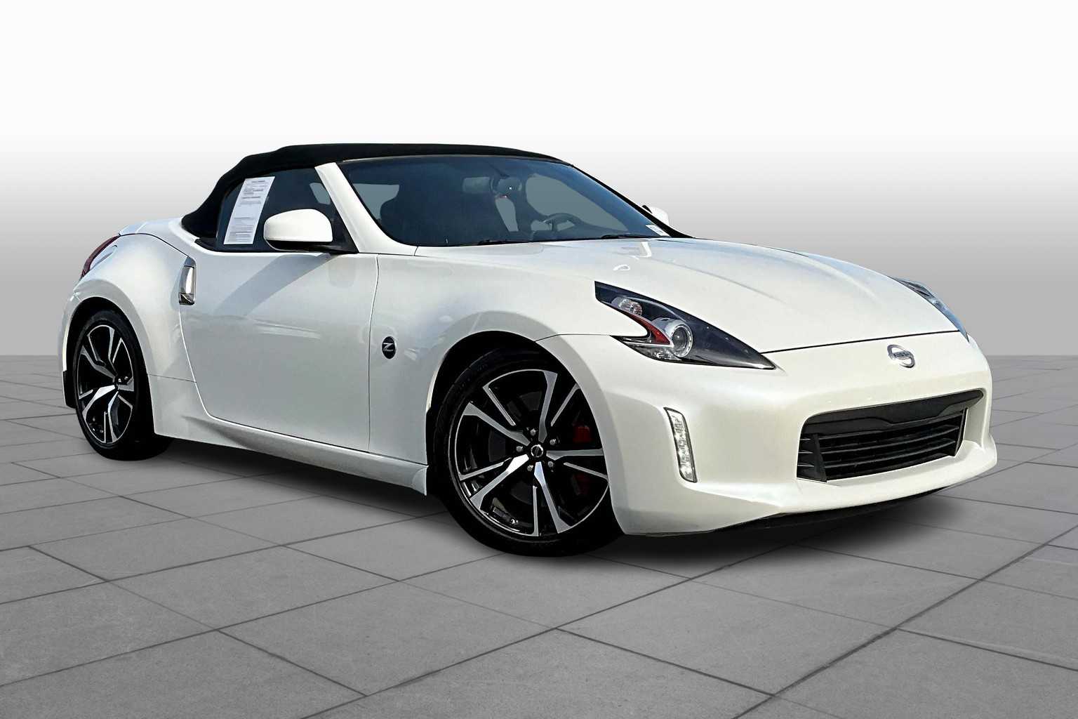 2018 Nissan 370Z Touring Sport photo 2