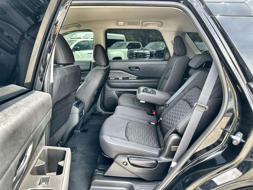 2024 Nissan Pathfinder SV photo 23