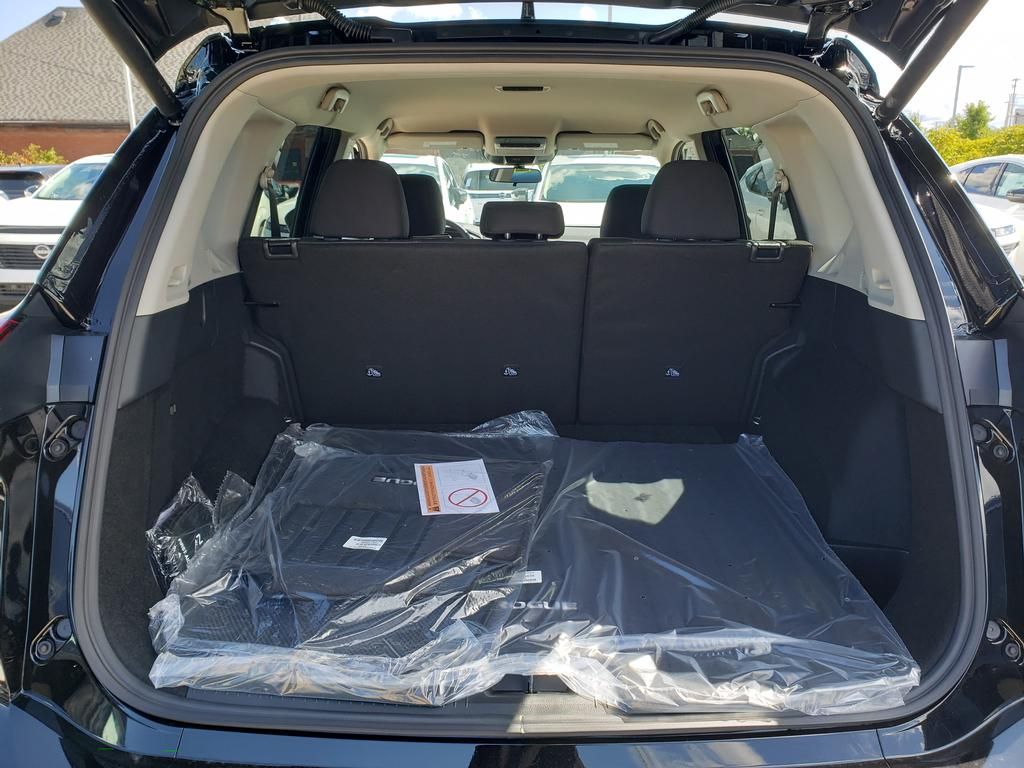2026 Nissan Rogue SV photo 5