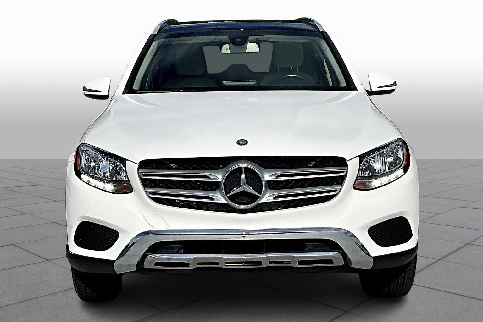 2016 Mercedes Benz GLC 300 4MATIC photo 3