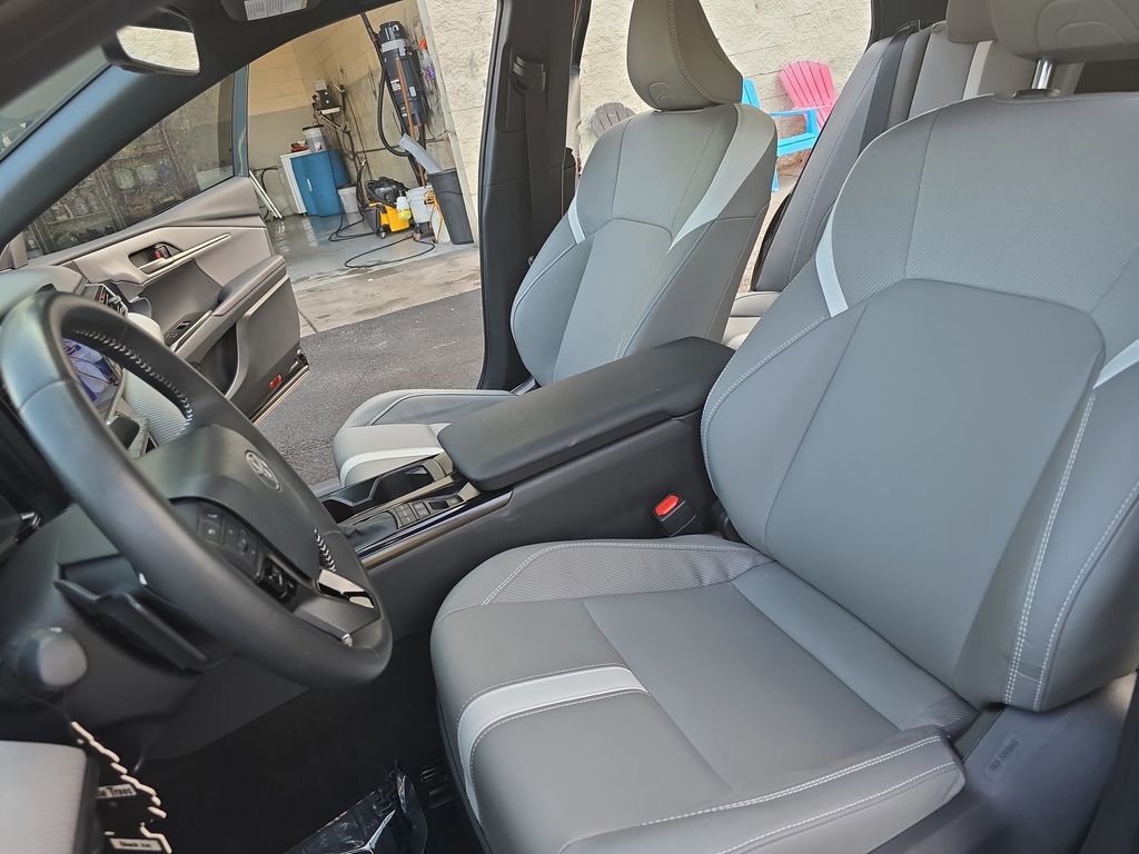 2025 Toyota Camry SE photo 12