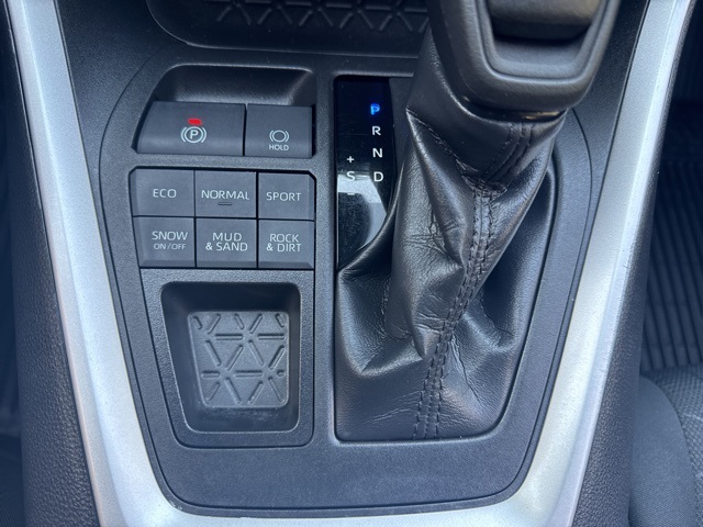 2021 Toyota RAV4 XLE photo 32