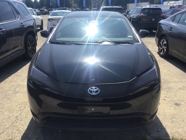 2023 Toyota Prius LE photo 2