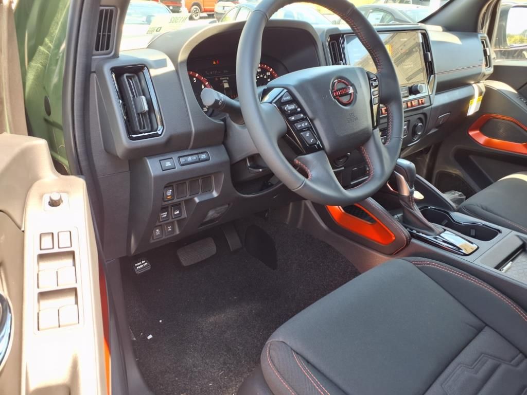 2025 Nissan Frontier Crew Cab PRO-4X photo 13