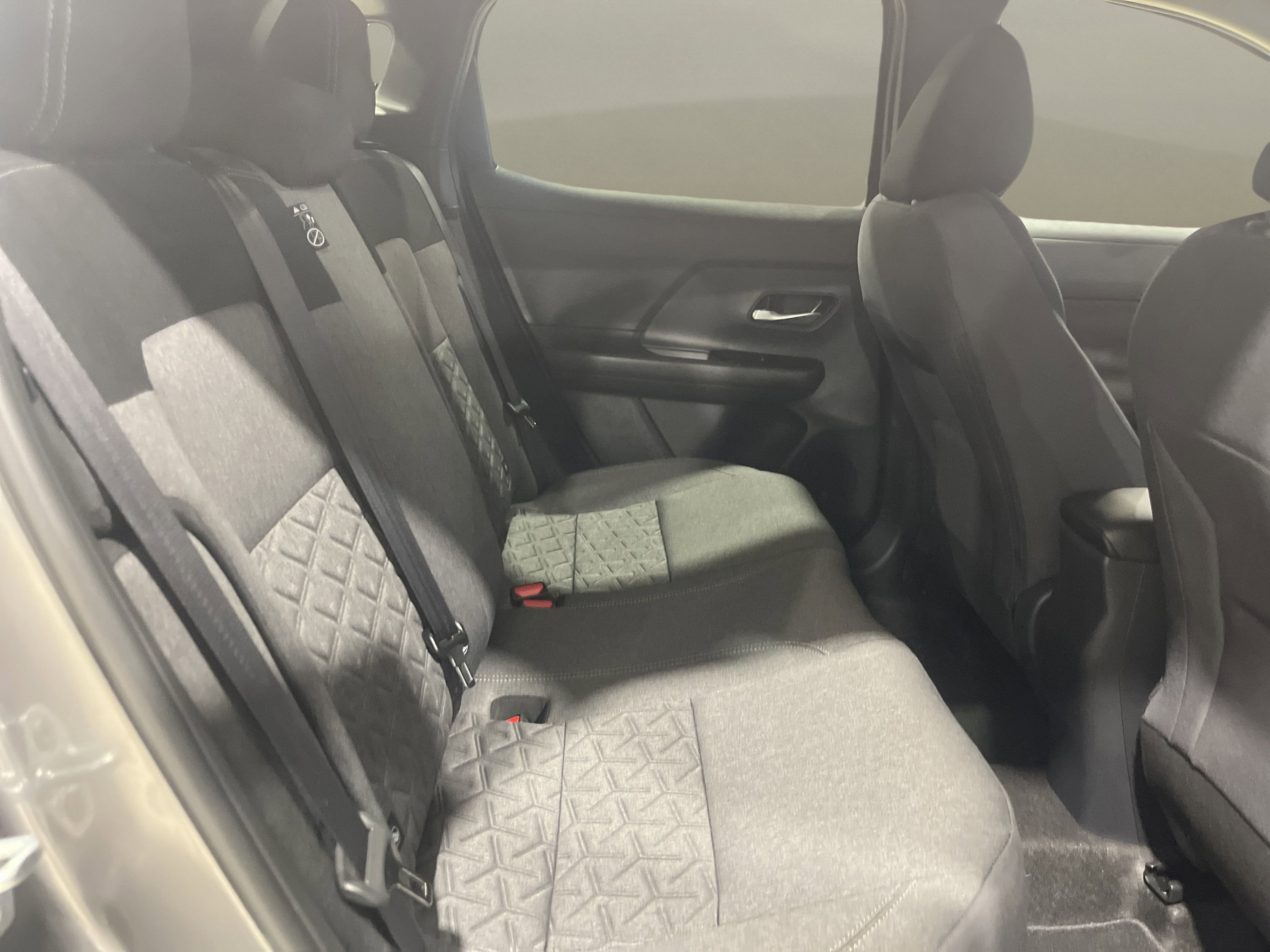 2025 Nissan Kicks SV photo 12