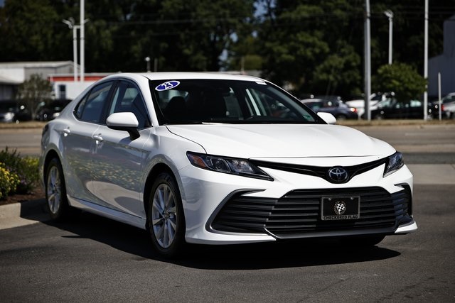 2023 Toyota Camry LE photo 13