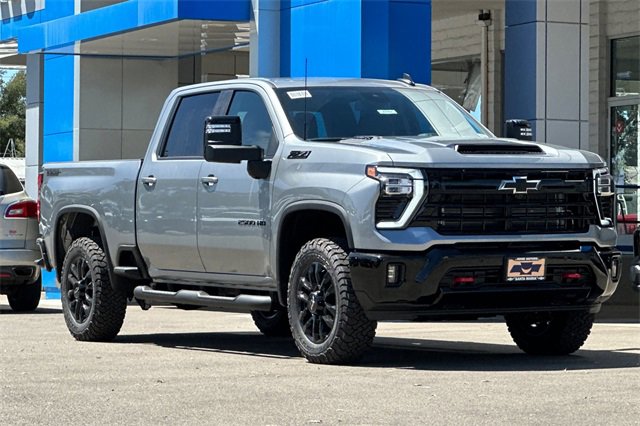 2025 Chevrolet Silverado 2500HD LT photo 2