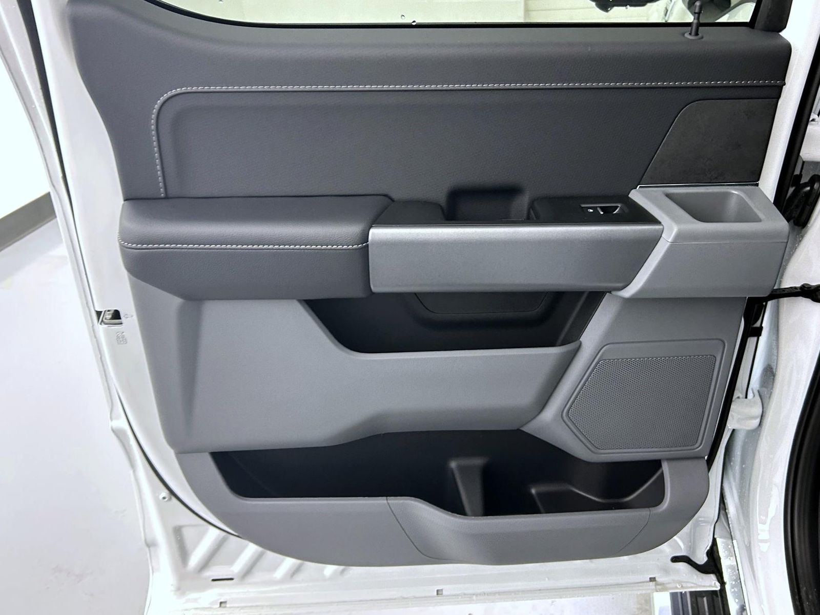 2025 Ford F-150 XLT photo 19